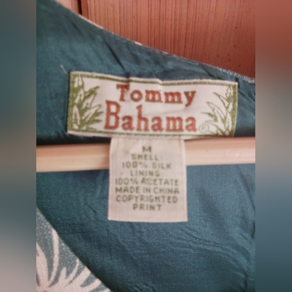 TOMMY BAHAMA Silk Top Size M - Picture 2 of 6
